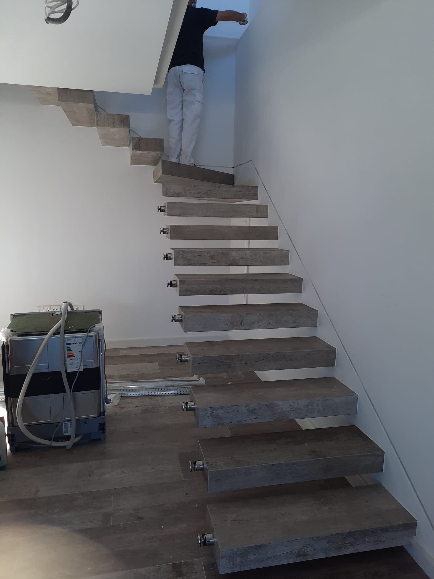 Escalera metálica — fabricación en taller propio